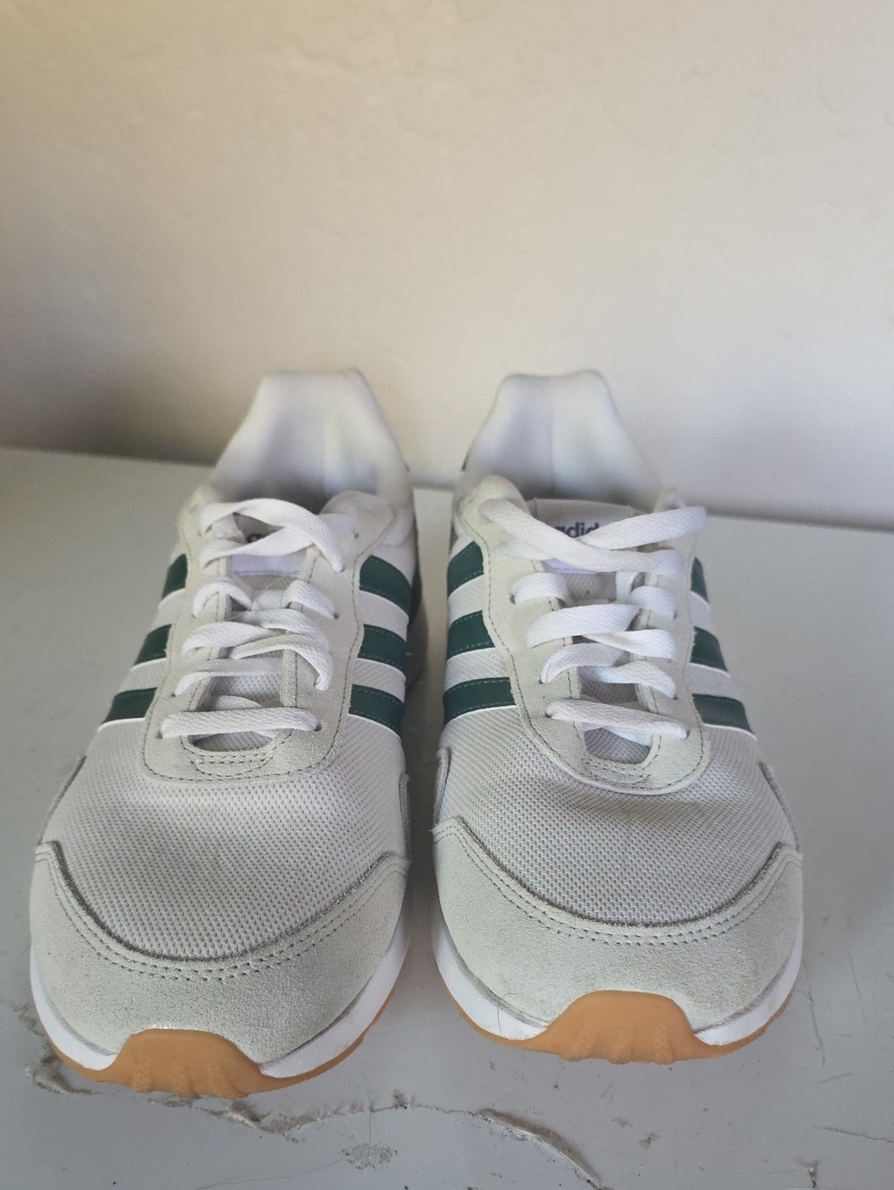 Tenis Adidas Run 70s Retro – Gris con Verde Oscuro